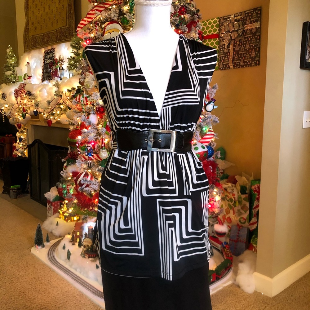 Black/white, sleeveless top with black belt Medium